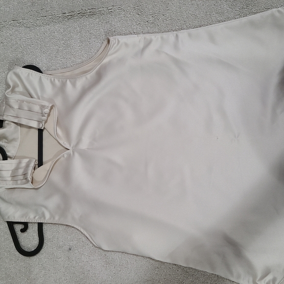 Clothes - Picture 2 of 15